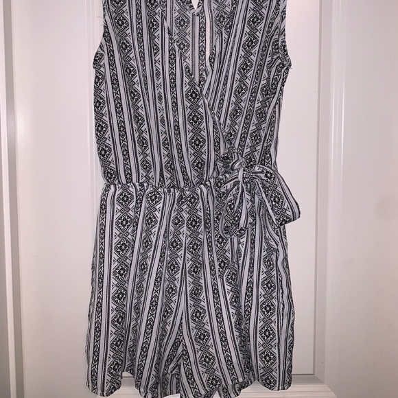As You Wish M- black & white tribal shorts romper - Picture 1 of 3